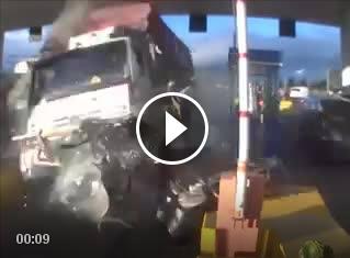 فيديو مرعب لأغرب حادث في العالم