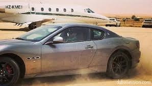يزيد الراجحي يتحدى طائرة بسيارته الفارهة في مطار الرياض... بالفيديو
