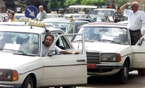 نقابات النقل البري بدأت إضرابها والآليات تستعد للانطلاق إلى رياض الصلح