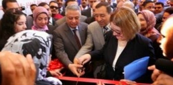 ضبط في وضع فاضح وزير مصري 
