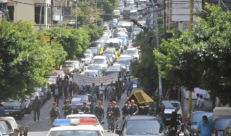 جلسة الأربعاء : 14 آذار لجعجع ــ الوسطيون لحلو ــ 8 آذار ستستبدل الورقة البيضاء بعدم الدخول الى القاعة ...
خيارات 8 اذار التوافقية «الجانَيْن» وسلامه في حال فشل الحوار بين عون والحريري ...
إضراب واعتصام اليوم «ولجنة السلسلة» تقترح التقسيط ــ لا مفعول رجعي ــ التنفيذ 1/1/2015
