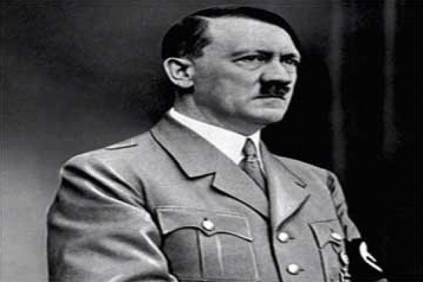 بعد 71 عامًا.. خادمة هتلر: تخرج عن صمتها وتكشف أسراره الشخصية


