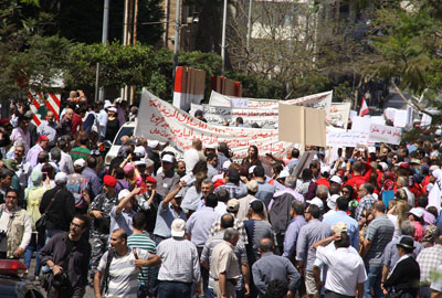 الهدر والفساد.. في مكان والتظاهرات في مكان آخر!