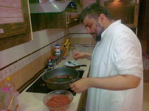 من الرجل في الصورة؟