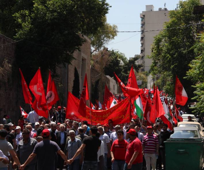 "الأحمر" يصبغ بيروت من البربير حتى الصلح
ومطالب اقتصادية ومعيشية تصدح في عيد العمال
