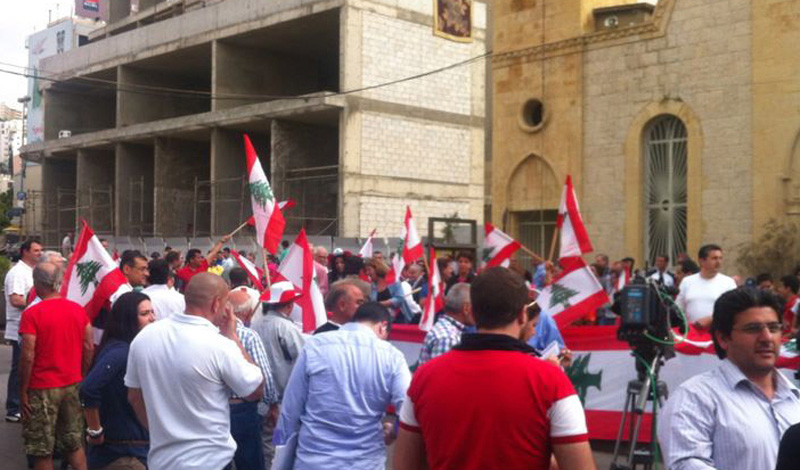 لبنان أمام فراغ رئاسي طويل والوصول إلى مرشح تسوية صعب حالياً ...
جنبلاط مرتاح لتعثر اتصالات عون ــ الحريري ويرفض تعديلاً دستورياً ...
توافق المستقبل ــ حزب الله على تعيين 5 محافظين أثار احتجاجات وزراء الاشتراكي والكتائب