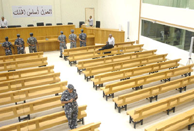 الياس يونس الذي وُصف بـ «أقدم العملاء» أنكر معرفته بضابط المخابرات الإسرائيلي هنري والمطار
طلب منه الضابط الإسرائيلي قيادة سيّارة مُجهّزة بكاميرات وأجهزة تنصّت لاستطلاع مواقع في البقاع
وتلقّى هديّة قلم «مون بلان» من ديبلوماسي قبرصي بعدما قدّم له خدمات هاتفيّة