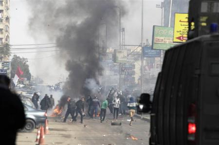 قتيل وعشرات الجرحى خلال تفريق الأمن المصري تظاهرات لرافضي الانقلاب في الاسكندرية