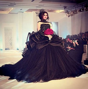 مريم حسين تفاجئ جمهورها بفستان زفاف أسود!