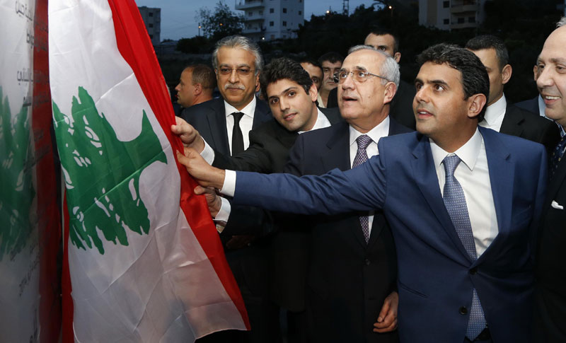 الراعي سيدخل الأراضي المقدّسة عبر الأردن وشخصيّات مسيحيّة تحاول ثنيه عن الزيارة...
سليمان: الحكومة لا تستطيع ملء الفراغ والقيام بالمهام الوطنيّة بغياب رئيس...
بدأ البحث عن مُرشح وفاقي رغم أن الانتخابات لن تحصل قبل أيلول القادم