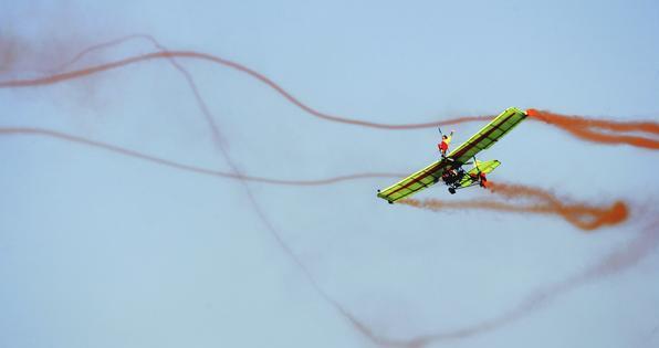 تحطم طائرة بعرض جوي في كاليفورنيا