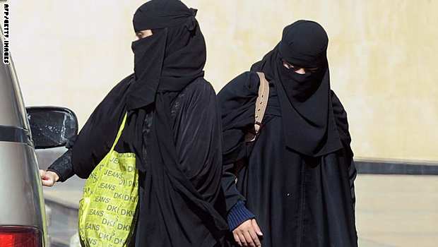 السعودية تبدأ رسميا العمل بنظام البصمة في المحاكم "لرفع الحرج" عن النساء بكشف الوجه