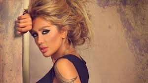 بالصورة- مايا دياب تقضي يومها مع ابنتها 