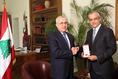 الرئيس سليمان منح رئيس الاتحاد
الاسيوي لكرة القدم وساماً تقديرياً