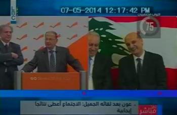 بالصورة جعجع راقب خصمية المرشحين عون والجميل على الهواء مباشرة 