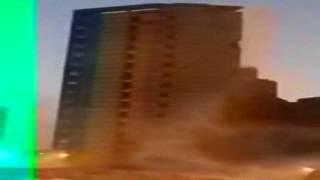بالفيديو – لحظة إنهيار برج من 15 طابقاً!