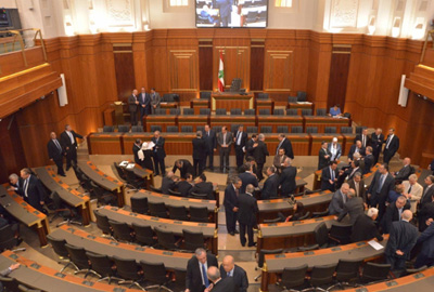 بري أرجأ جلسة انتخاب رئيس الجمهوريّة الى 15 الحالي بسبب عدم اكتمال النصاب
مواقف النواب اختلفت بين التحذير من مخاطر الفراغ وضرورة التوافق على مرشح