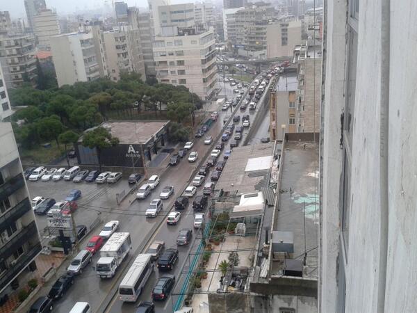 طريق سن الفيل الدكوانة تشهد زحمة سير خانقة 