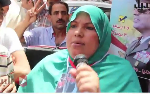 بالفيديو اشهر امراة مصرية تهدد اوباما بالانكليزية