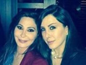 بالصورة- صديقة إليسا المفضلة تشبهها كثيرا!