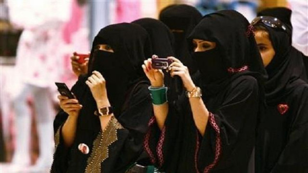 مبادرة بجلد الفتيات المتبرجات 