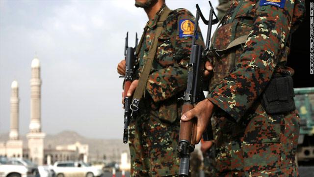 مقتل 11 جندياً يمنياً في هجوم انتحاري