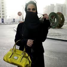 فتاة سعودية تنتقم لابيها من شاب 