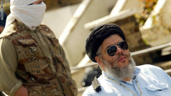 أبو حمزةالمصري: بن لادن “نزق” وخائن للأفغان