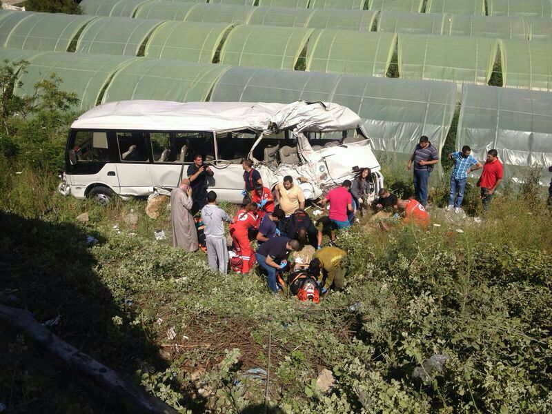 بالصور: حادث اصطدام الشاحنة وباص الركاب في طبرجا