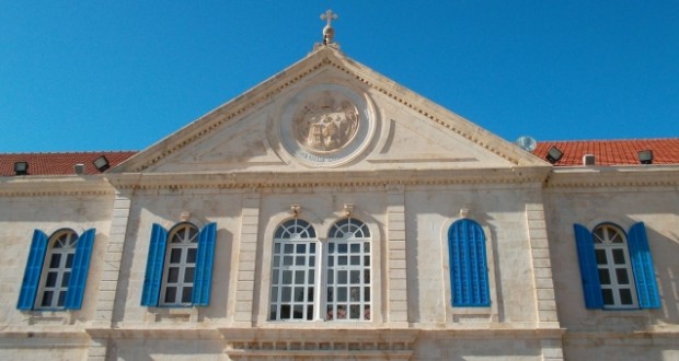 وصول وفد حزب الله إلى بكركي للقاء البطريرك الراعي في هذه الأثناء