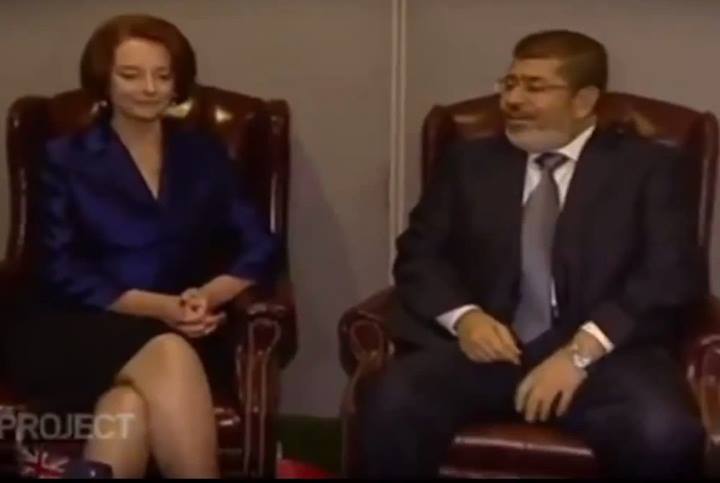 بالفيديو | عمرو أديب: مرسى مواقفه الدولية مُشرفة «بص في الساعة ولعب في البنطلون» ... 

