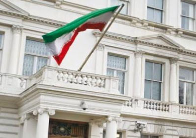 إيران مستعدة لتقديم تعويض لبريطانيا مقابل اقتحام السفارة