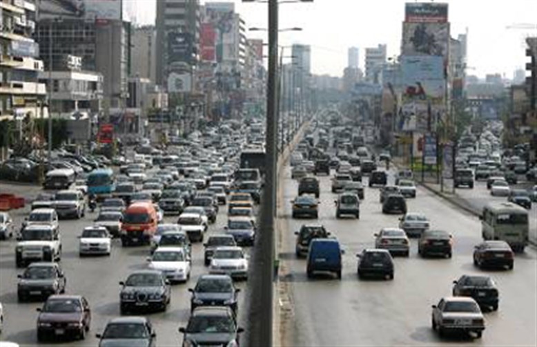 حركة المرور كثيفة من بيروت باتجاه انفاق المطار وصولاً الى خلدة