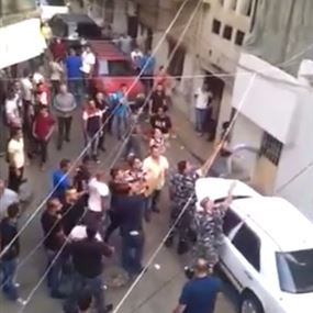  بالفيديو.. مشاجرة في برج حمود انتهت بجرّة غاز على رأس احدهم 