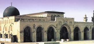  مستوطنون يقتحمون المسجد الأقصى واعتقال 7 فلسطينيين من داخله
