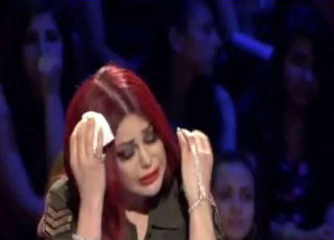 بالفيديو.. هيفاء وهبي تنهار باكية على الهواء بعد علمها بوفاة حسين الإمام