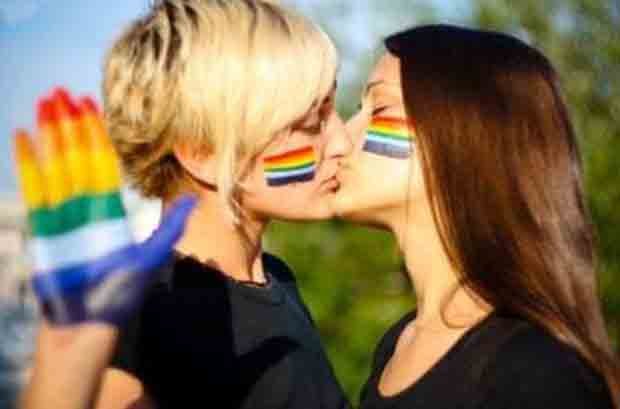 Facebook أغلق حساب إيطالية بسبب هذه الصورة