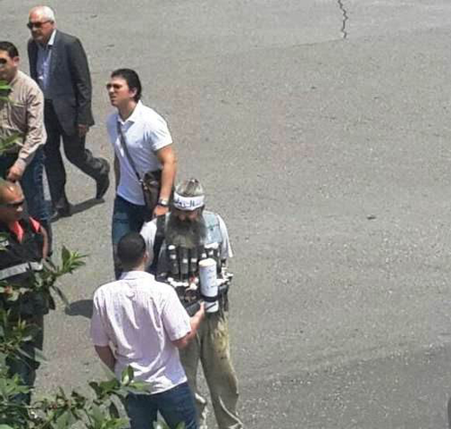بالصور- رجل يرتدي حزاما ناسفا في ساحة رياض الصلح!