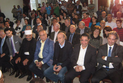 تدخّل جنبلاط ومُشاركته حسما الأمور لإقامة احتفال التحرير في بيصور
ماذا جرى في منطقة عاليه ولماذا رفض الإشتراكي إقامة المهرجان؟
المعارضون رفعوا أعلام «الموحّدين الدروز» مكان علم الاشتراكي