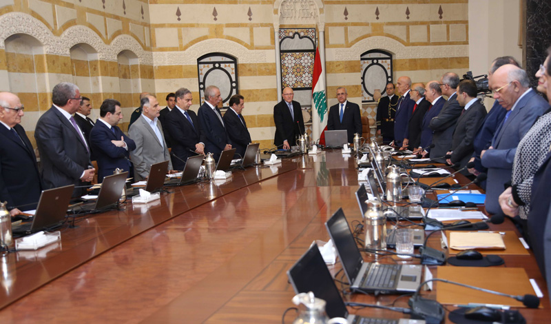 سليمان يغادر بعبدا اليوم باحتفال وداعي : لست خائفاً على لبنان ...
مواقف تصعيدية لـ8 و14 اذار الاثنين ونصرالله يتحدث في احتفال التحرير غداً ...
خلافات أجّلت تعيينات عمداء الجامعة اللبنانية والراعي انسحب من لقاء تلفزيوني