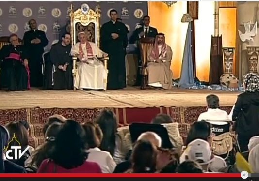 بالفيديو البابا لا يكترث بضرورات الأمن: نريد السلام لسورية ومن يبيع السلاح ويصنعه ليقتل الإنسان هو أصل الشر 
