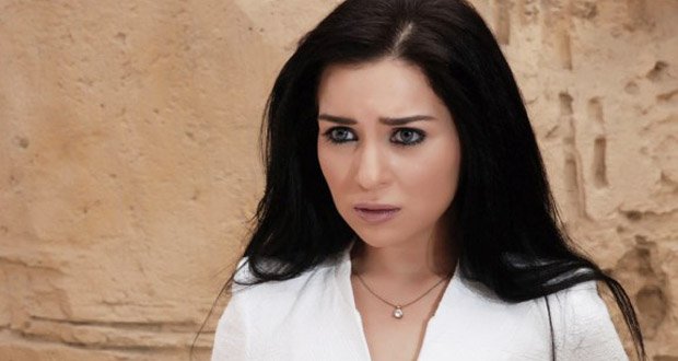 حقيقة تعرُّض مي عزّ الدين لهجومٍ مسلَّح مقابل فدية مالية!