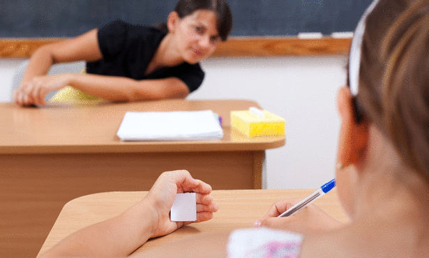 بالصور احدث واهم وسائل الغش في الامتحانات المدرسية والجامعية