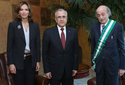 عندما يودع جنبلاط رئيس الجمهوريّة بحرارة .. ويُوجّه رسائل في اتجاهات عدّة
مرحلة سليمان ووسطيّته أراحته والقلق يتسلّل الى المختارة