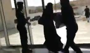 رجلا أمن يغتصبان سعودية طوال 5 سنوات
