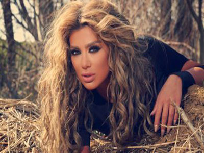 مايا دياب تخرج من استوديو برنامج "المتهم" احتجاجا على اسئلة مستفزة!