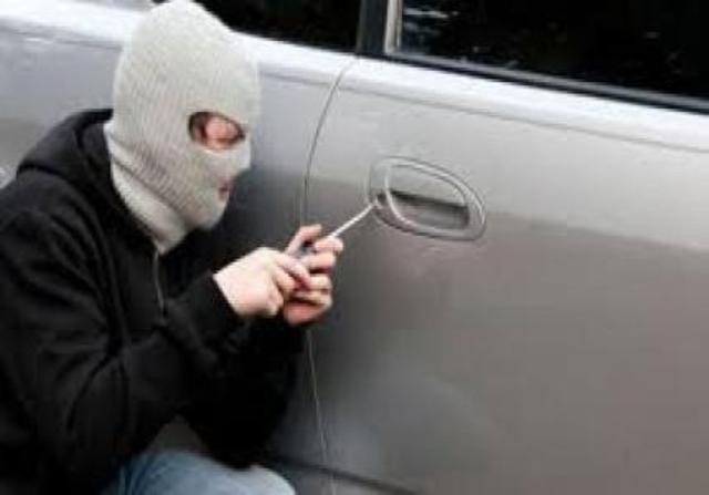 جرح مواطن بطعنات عدة خلال إحباط محاولة سرقة سيارته !