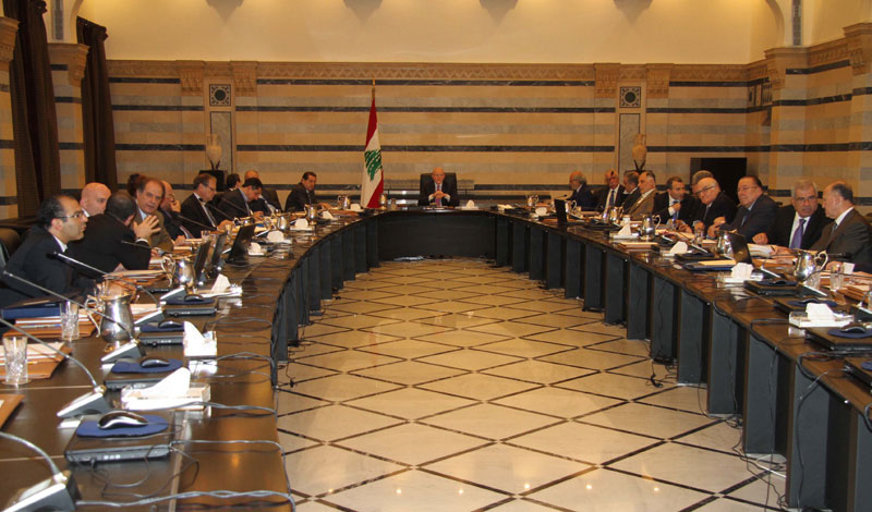 هل تؤدي الخلافات على «تفسير الصلاحيات» إلى تعطيل السلطة التنفيذية بعد التشريعية؟ ...
حسن خليل: لا شرعية للحكومة بعد تعطيل مجلس النواب وسلام: لحوار هادئ ...
مصير 108 آلاف طالب رهن موقف النواب من السلسلة ولا امتحانات جامعية