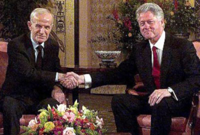 اسرائيل تنصتت على اتصالات
كلينتون مع حافظ الأسد في 1999