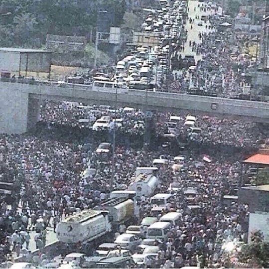 بالصور زحف سوري الى بعبدا لانتخاب رئيس و14 اذار تطالب بترحيلهم